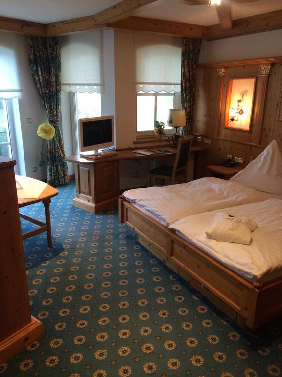 Schloss Hotel Holzrichter Nachrodt-Wiblingwerde Zimmer foto